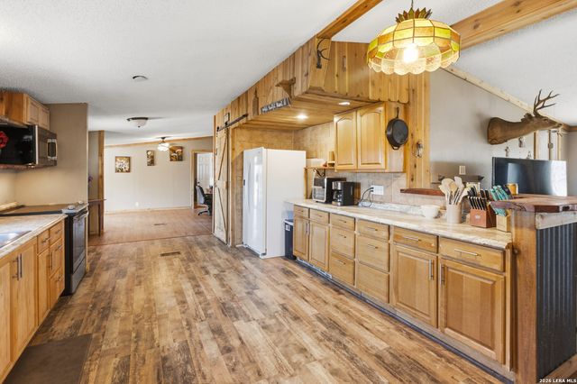 470 Lyon, Seguin, TX 78155