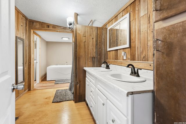 470 Lyon, Seguin, TX 78155