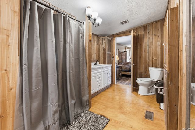 470 Lyon, Seguin, TX 78155