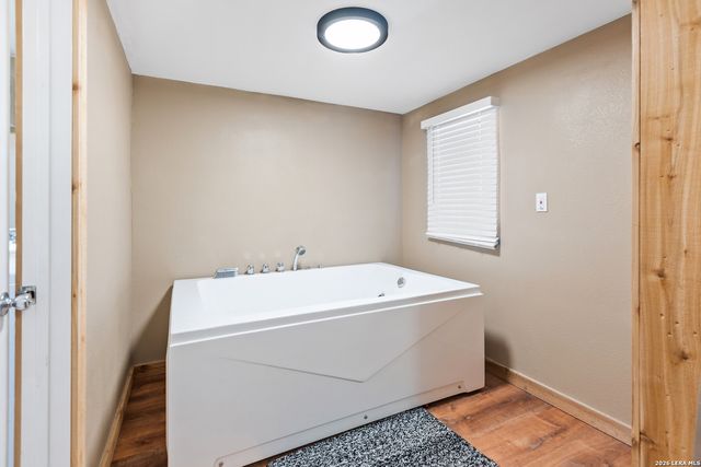 470 Lyon, Seguin, TX 78155