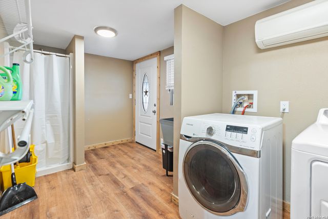 470 Lyon, Seguin, TX 78155