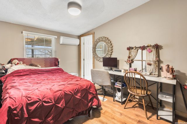 470 Lyon, Seguin, TX 78155