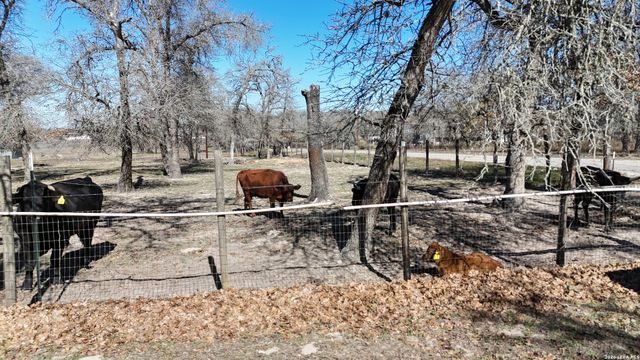 470 Lyon, Seguin, TX 78155