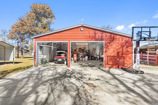 470 Lyon, Seguin, TX 78155