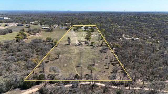 470 Lyon, Seguin, TX 78155