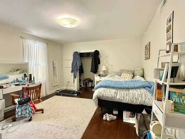 6 Rice St 1, Brookline, MA 02445