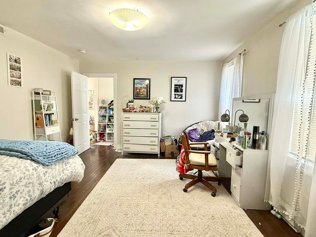 6 Rice St 1, Brookline, MA 02445