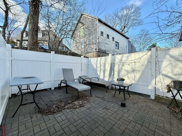 6 Rice St 1, Brookline, MA 02445