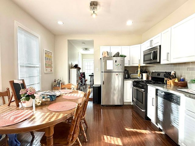 6 Rice St 1, Brookline, MA 02445