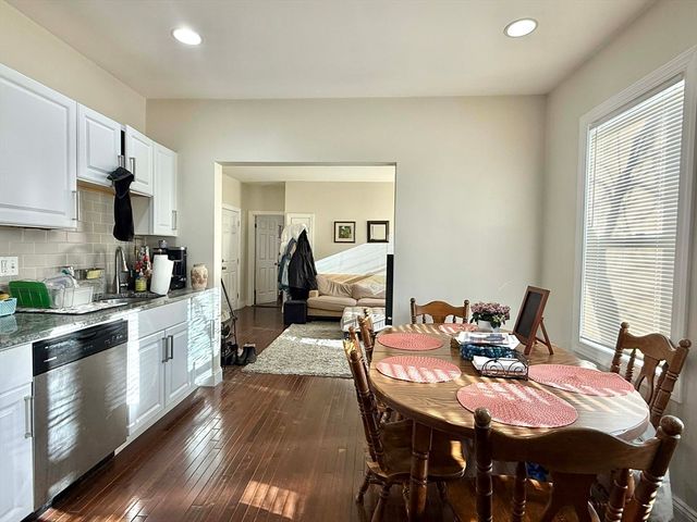 6 Rice St 1, Brookline, MA 02445