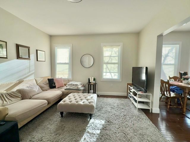 6 Rice St 1, Brookline, MA 02445