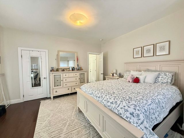 6 Rice St 1, Brookline, MA 02445