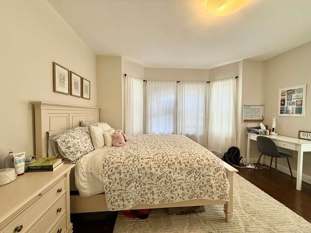 6 Rice St 1, Brookline, MA 02445