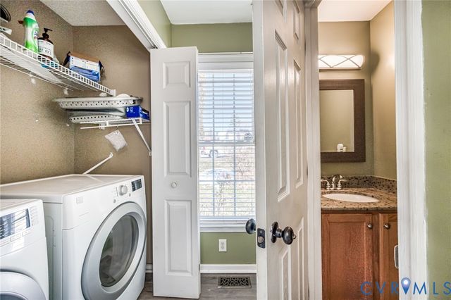 13542 Laketree Dr, Chester, VA 23831