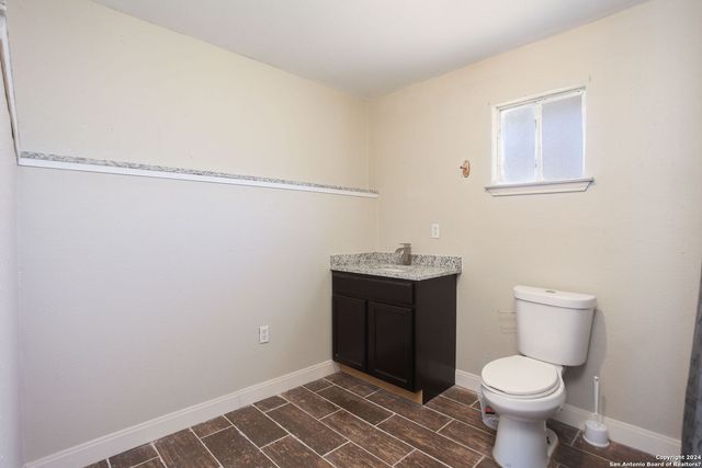 620 County Road 6846, Lytle, TX 78052