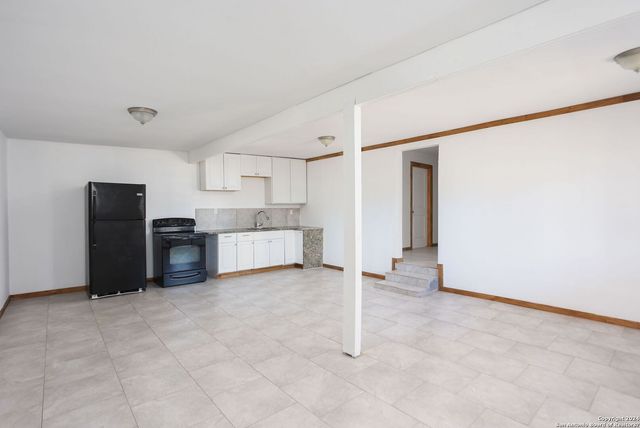 620 County Road 6846, Lytle, TX 78052
