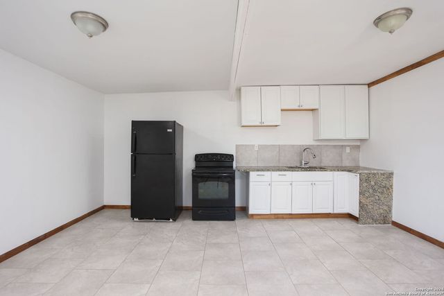 620 County Road 6846, Lytle, TX 78052