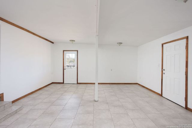 620 County Road 6846, Lytle, TX 78052