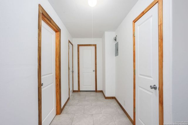 620 County Road 6846, Lytle, TX 78052