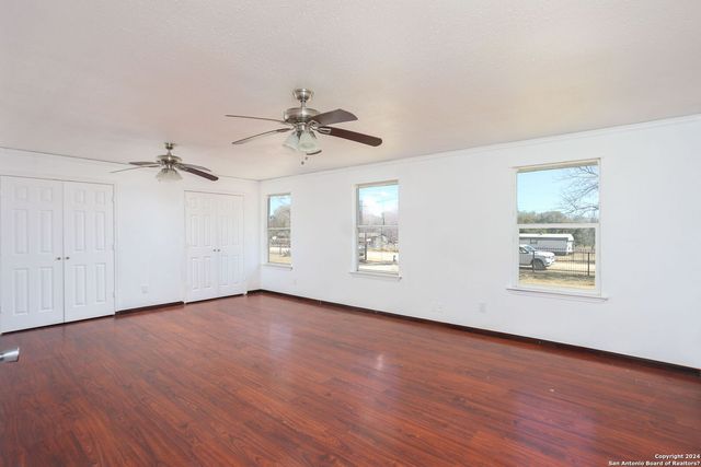 620 County Road 6846, Lytle, TX 78052