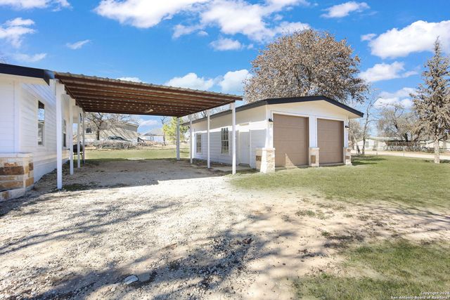 620 County Road 6846, Lytle, TX 78052