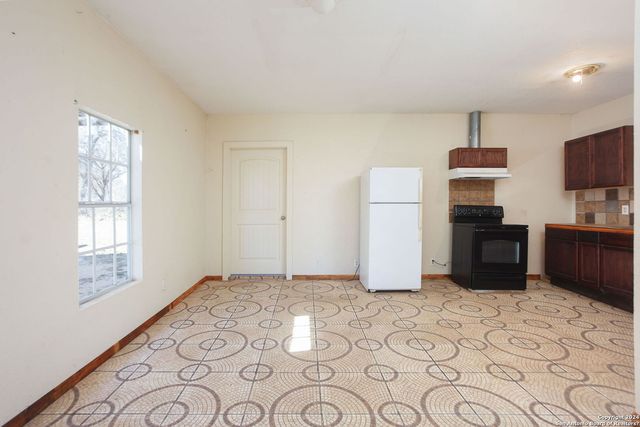 620 County Road 6846, Lytle, TX 78052