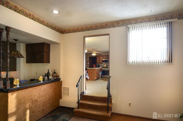 27 Henley Street, Woodbridge Proper, NJ 07095