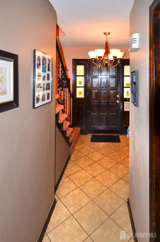 27 Henley Street, Woodbridge Proper, NJ 07095