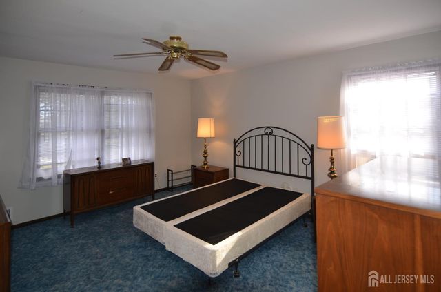 27 Henley Street, Woodbridge Proper, NJ 07095