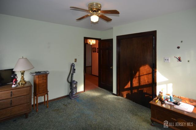 27 Henley Street, Woodbridge Proper, NJ 07095
