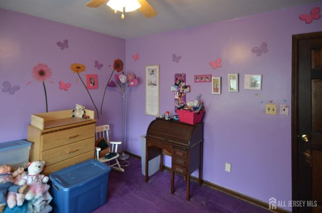 27 Henley Street, Woodbridge Proper, NJ 07095