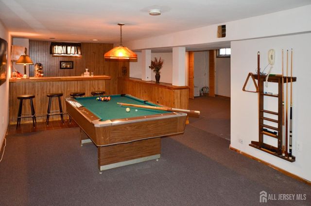 27 Henley Street, Woodbridge Proper, NJ 07095