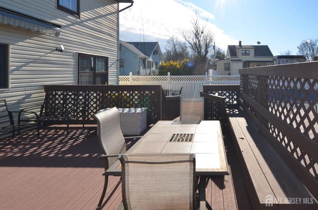 27 Henley Street, Woodbridge Proper, NJ 07095
