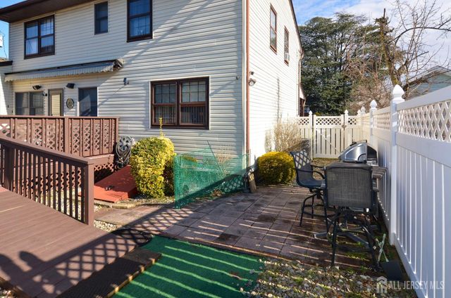 27 Henley Street, Woodbridge Proper, NJ 07095