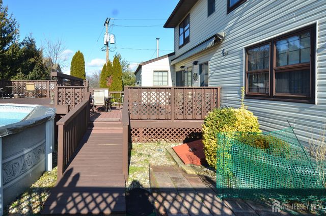 27 Henley Street, Woodbridge Proper, NJ 07095