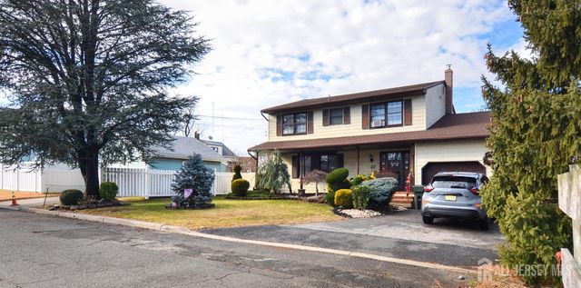 27 Henley Street, Woodbridge Proper, NJ 07095