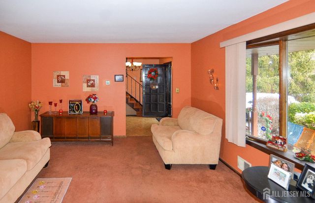 27 Henley Street, Woodbridge Proper, NJ 07095
