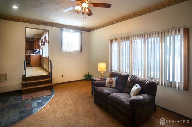 27 Henley Street, Woodbridge Proper, NJ 07095