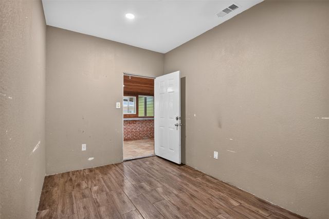 335 Avenue I, Dallas, TX 75203