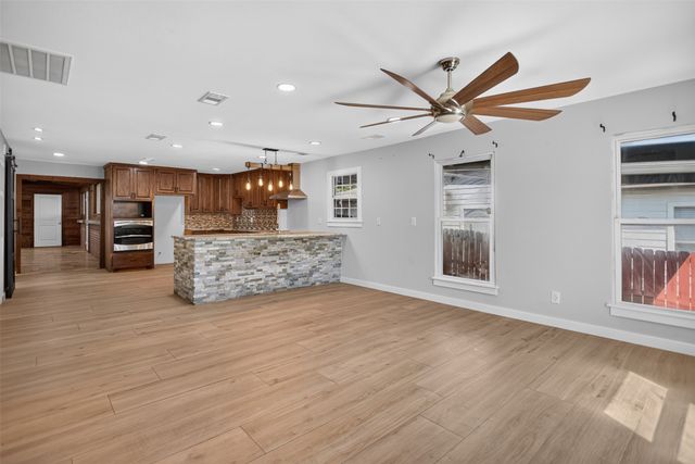 335 Avenue I, Dallas, TX 75203