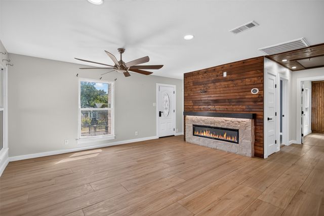 335 Avenue I, Dallas, TX 75203