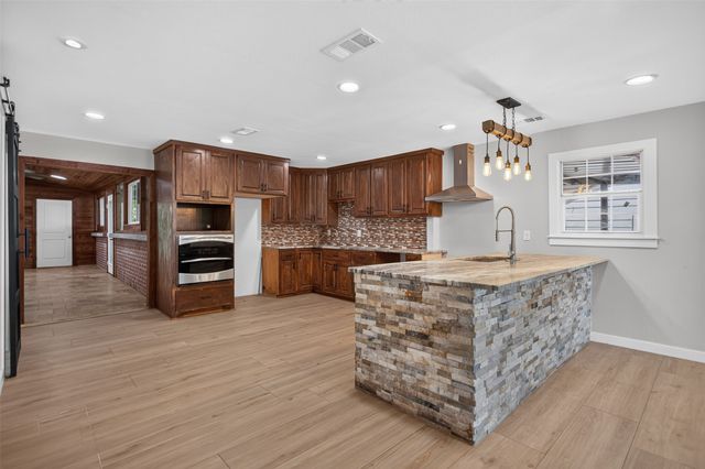 335 Avenue I, Dallas, TX 75203