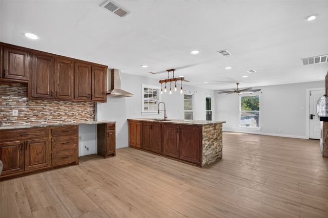 335 Avenue I, Dallas, TX 75203