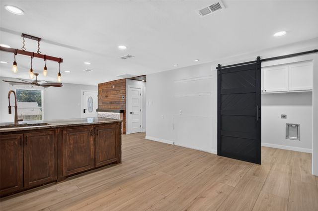 335 Avenue I, Dallas, TX 75203