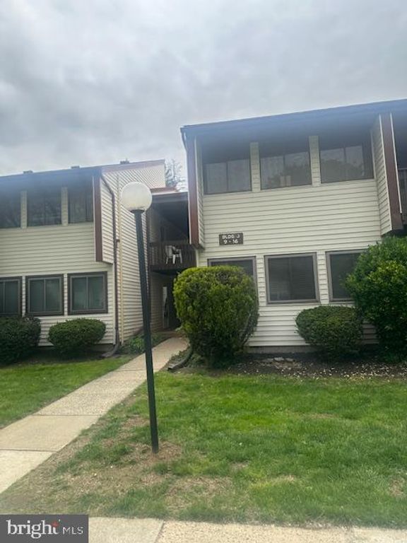 J-10 AVON, East Windsor, NJ 08520