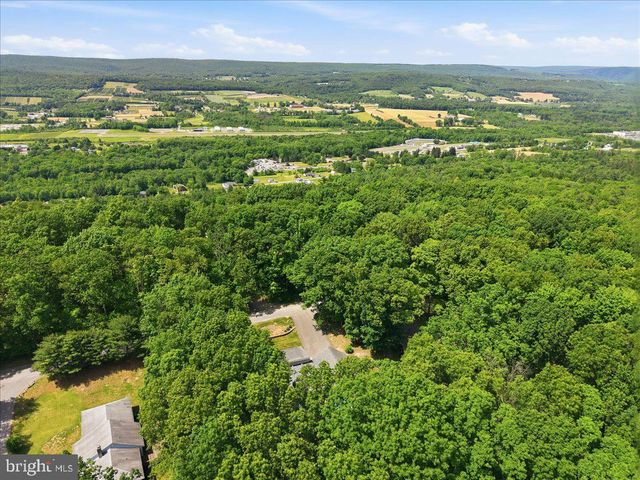 209 E MANOR LN, Lehighton, PA 18235