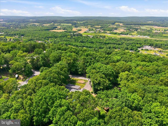 209 E MANOR LN, Lehighton, PA 18235