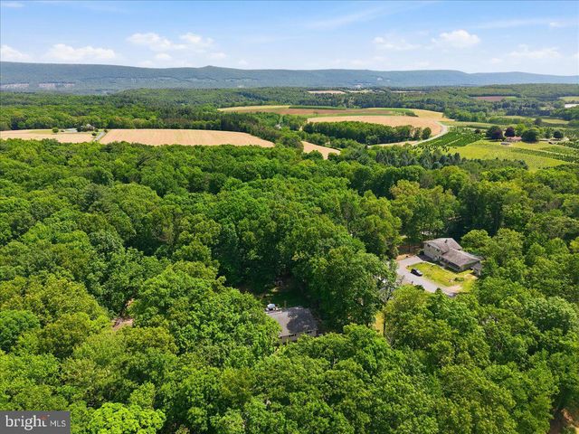209 E MANOR LN, Lehighton, PA 18235