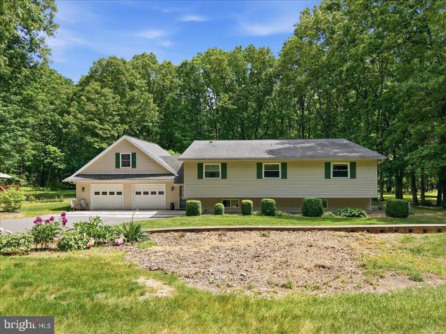209 E MANOR LN, Lehighton, PA 18235
