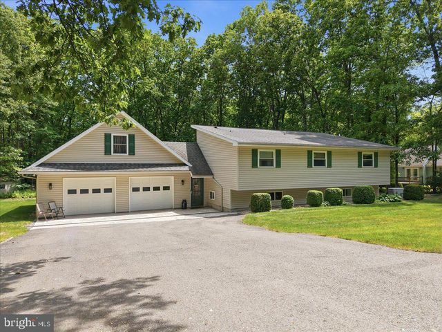 209 E MANOR LN, Lehighton, PA 18235